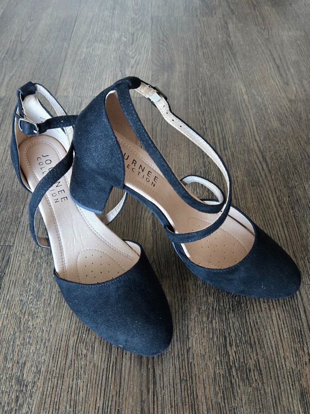NEW Journee Collection Black Suede Foster Criss Cross Strap Heels Pumps 8.5 M
